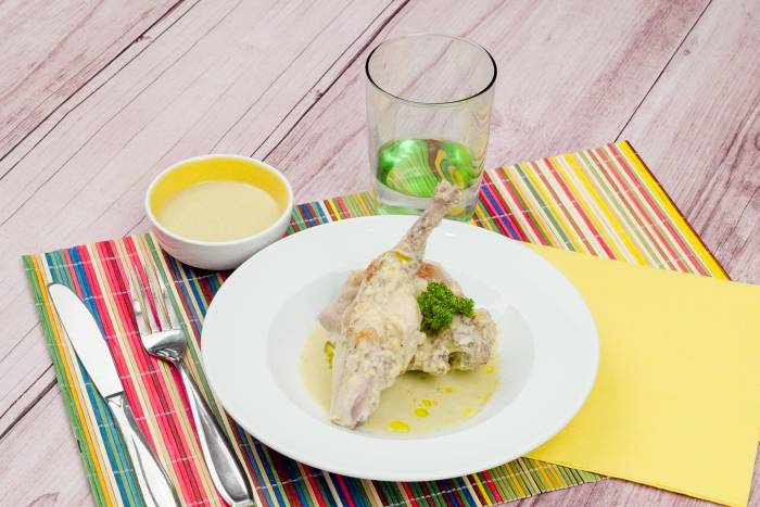 Conejo en salsa de almendras