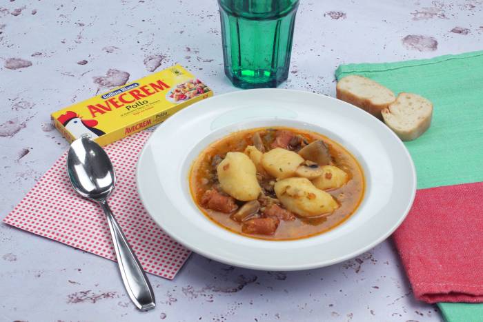 Papas con chistorra y champiñones
