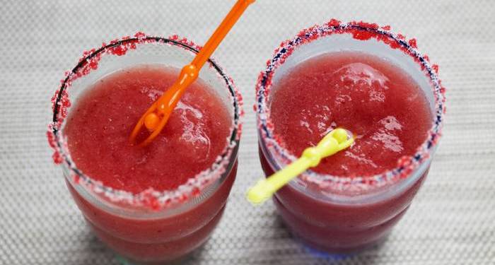 3 consejos y 5 alimentos para prevenir la retención de líquidos