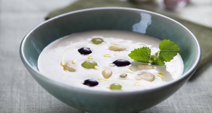 Un menú con cremas frescas