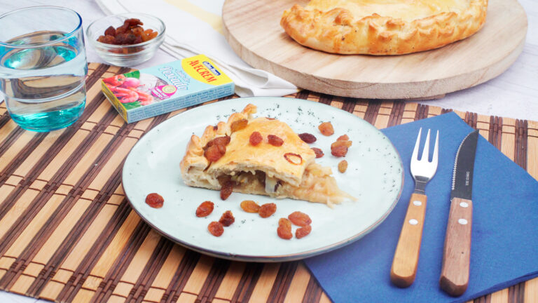 Empanada de bacalao con pasas