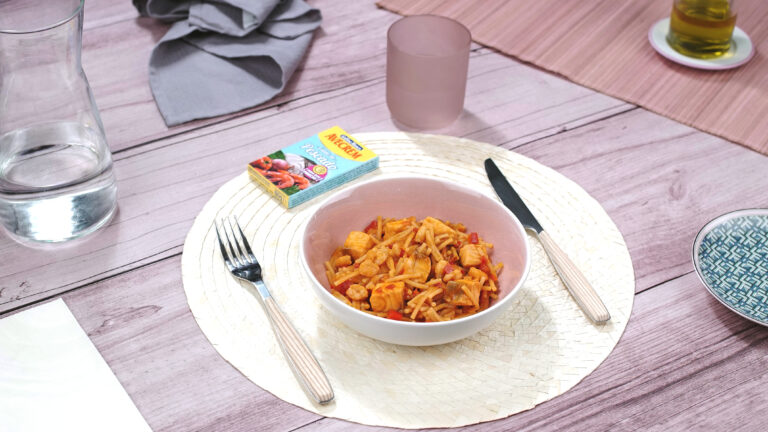 Fideos caldosos con salmón