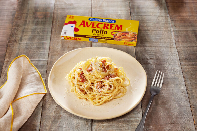 Espaguetis carbonara con huevo