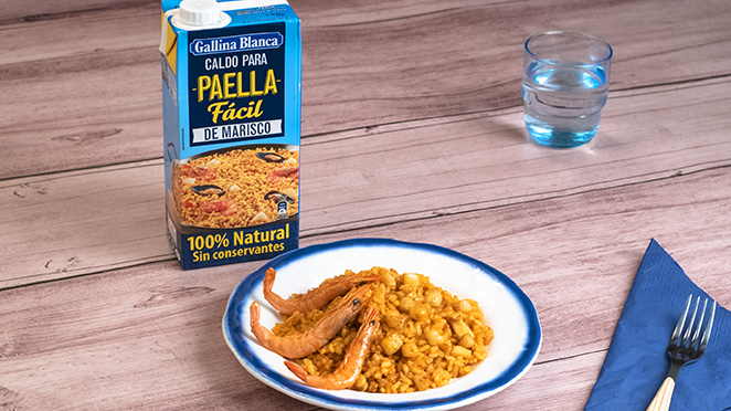 Arroz a banda con calamares y gambas