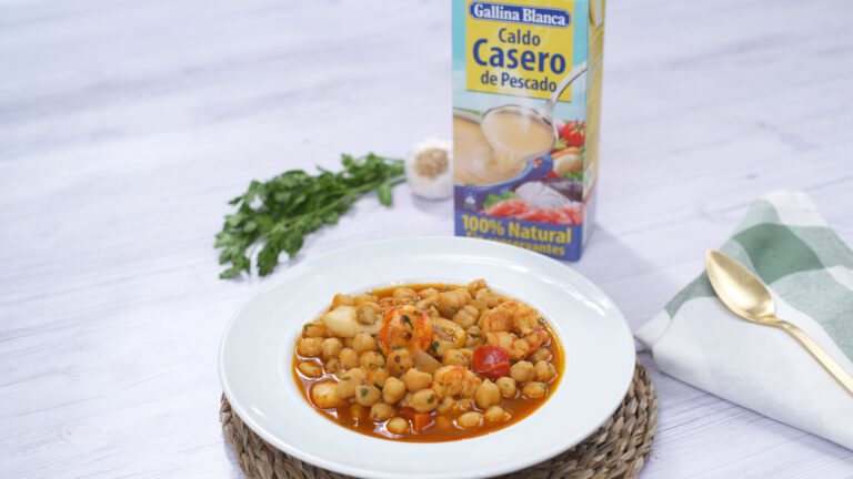 Garbanzos con sepia y gambas
