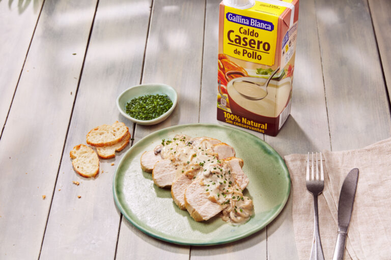 Solomillo de pavo con salsa de cebolla y champiñones