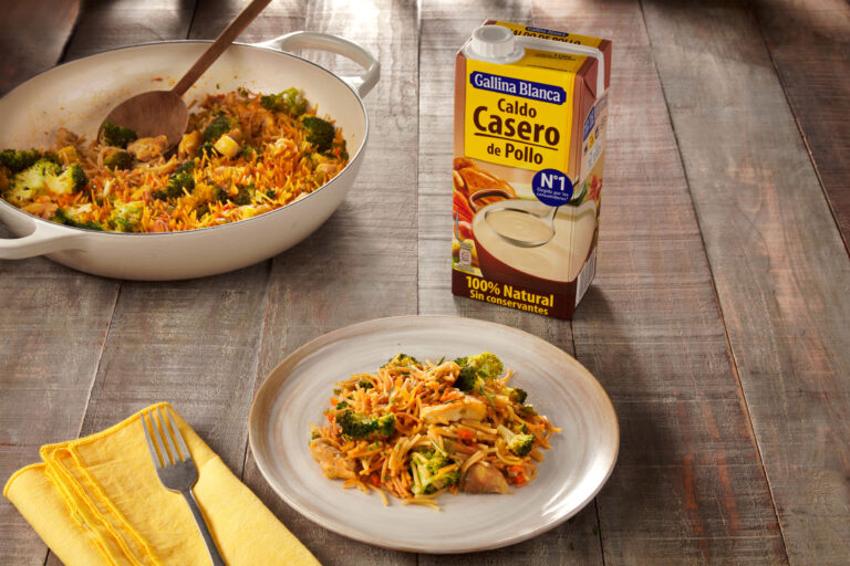 Fideos con pollo y verduras