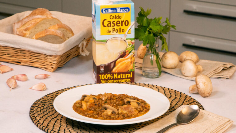 Lentejas con pollo y champiñones