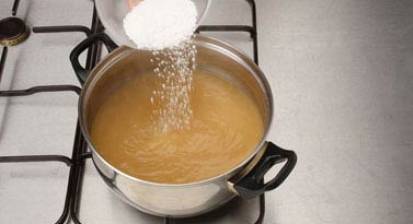 Preparar la base de la sopa de tapioca