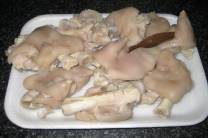 Sazonando y cociendo las manitas