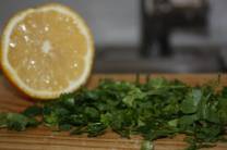 Añadir perejil y limón