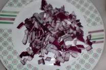 Prepara la cebolla y el ajo