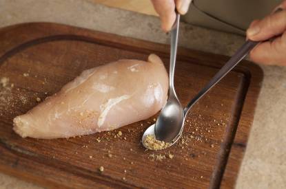 Preparación de los ingredientes y montaje de los rollitos
