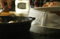 Integrando el pollo y las especias