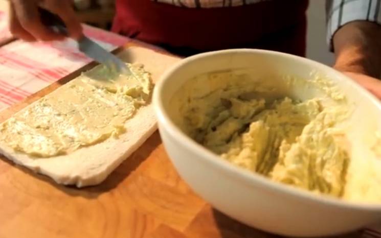 Preparar los canapés de queso azul