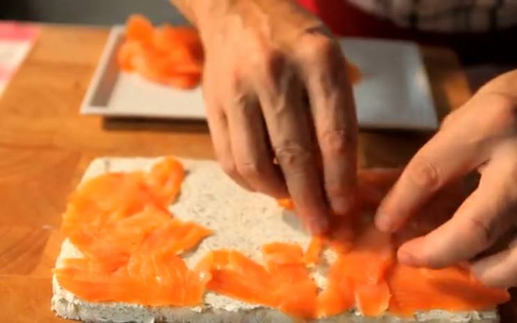 Preparar los canapés de salmón