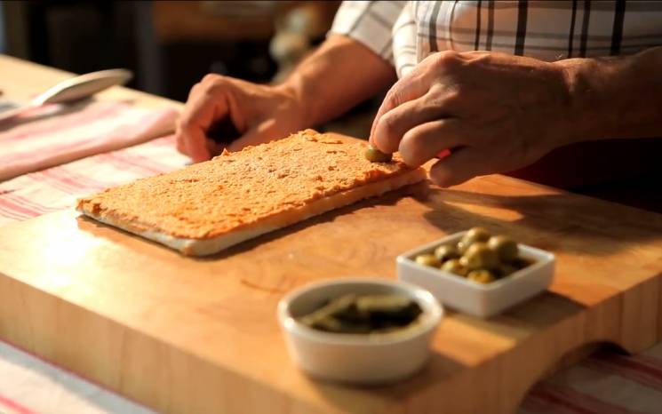 Elaborar los canapés de atún