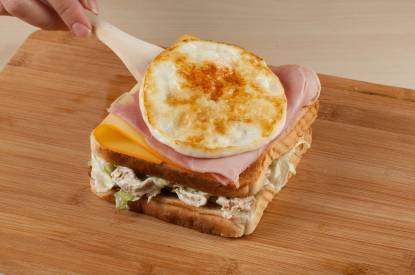 Montar y tostar el sándwich