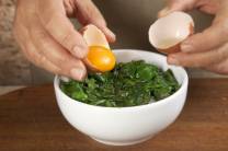 Incorpora los huevos batidos