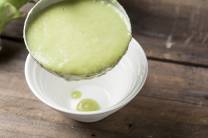 Procesar y servir la crema de brócoli