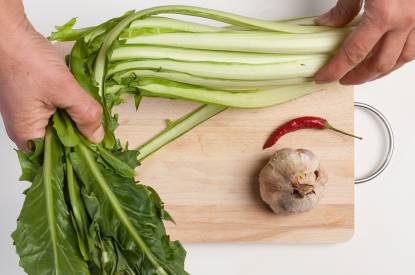 Preparar la base de la ensalada