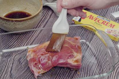 Horneado y glaseado de las costillas