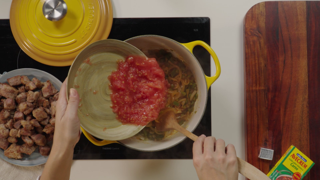 Cortar las verduras y la carne