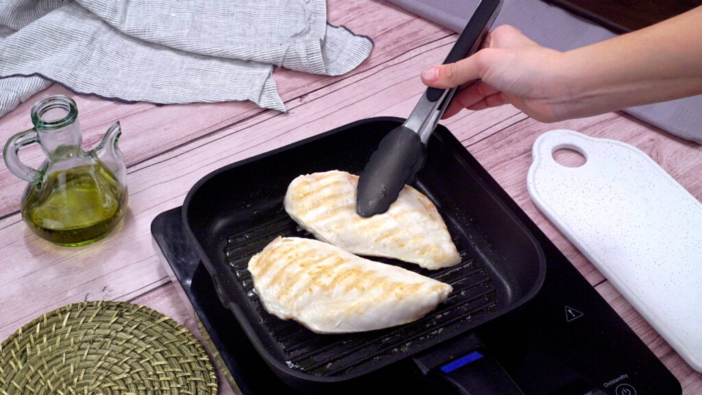 Integración del pollo y finalización del plato