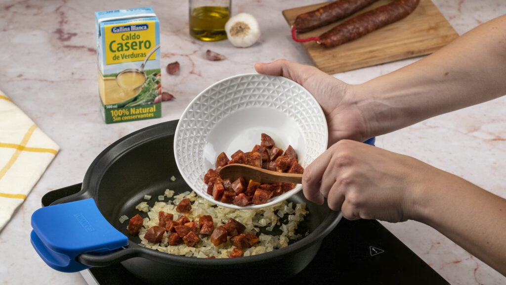 Sofreír y escaldar los ingredientes base