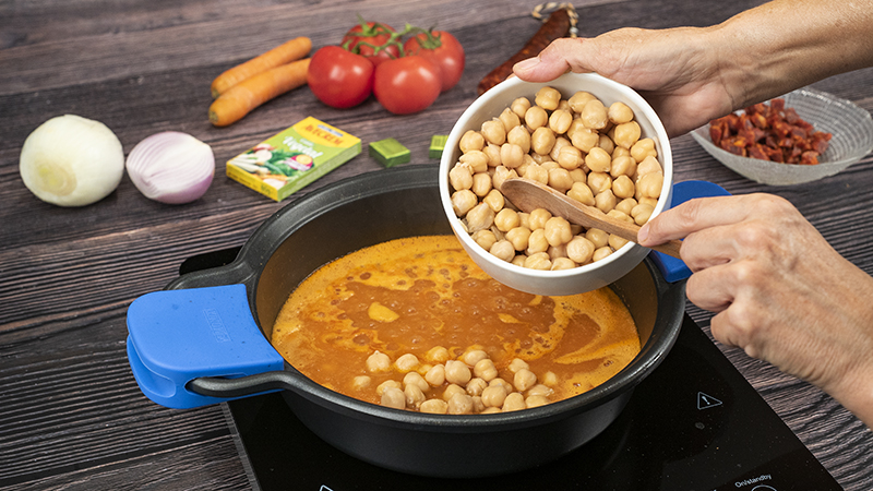 Incorporar los garbanzos