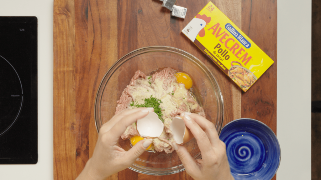 Preparando la Base de las Albóndigas