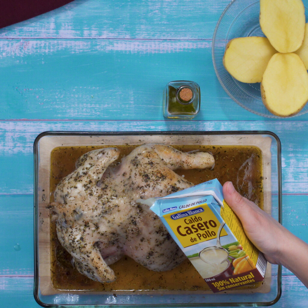 Agregar la cerveza y aromatizar