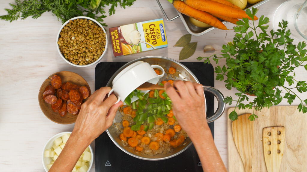 Sofríe las verduras base