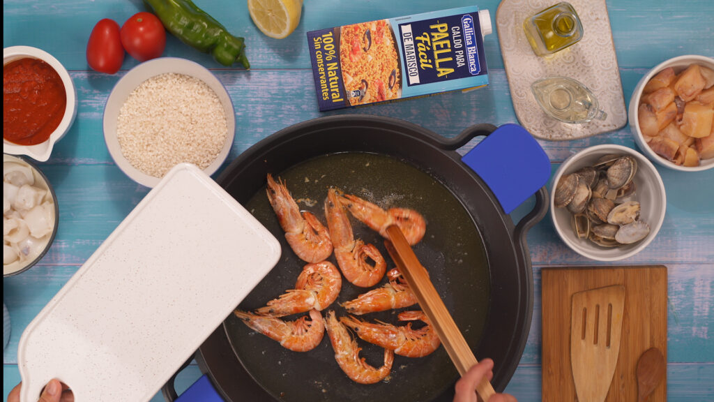 Preparación de los mariscos y el sofrito