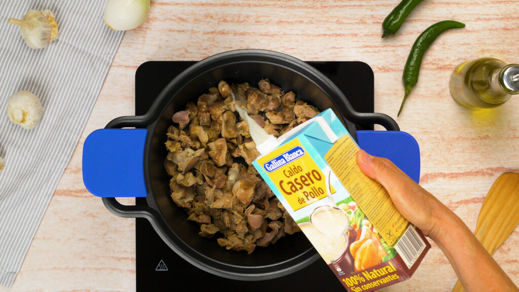 Sofreír la cebolla y el ajo