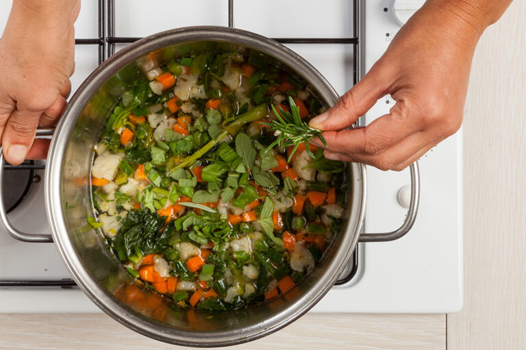 ¿quieres darle un poco de consistencia a esta sopa de verduras?