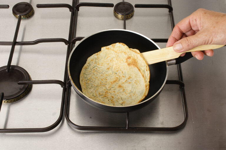 Si quieres darle un toque especial a las crepes puedes flambearlas.
