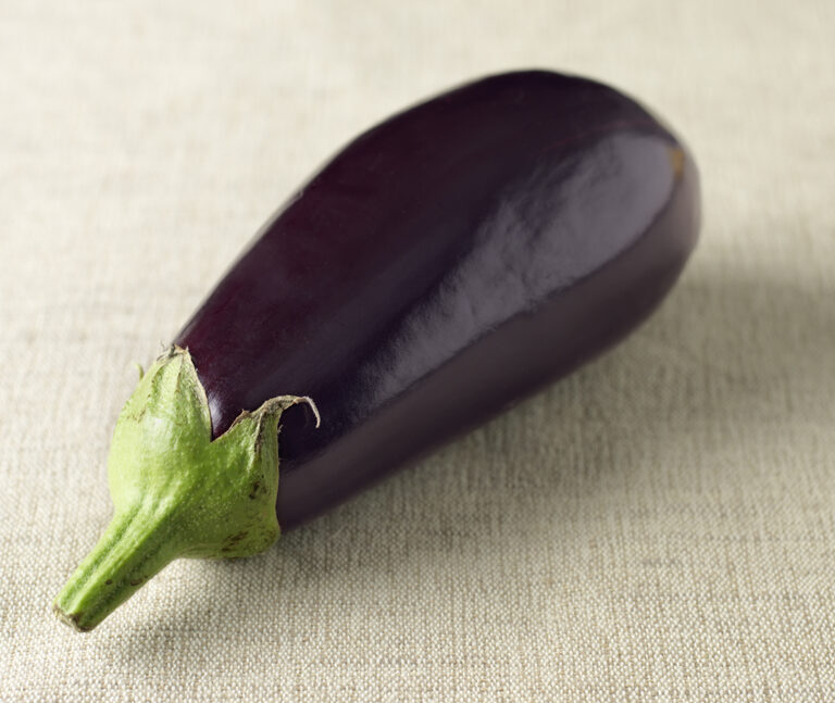 Si bien nuestra moussaka fácil es un plato muy saludable, aún puedes hacer que resulte mucho más ligera.