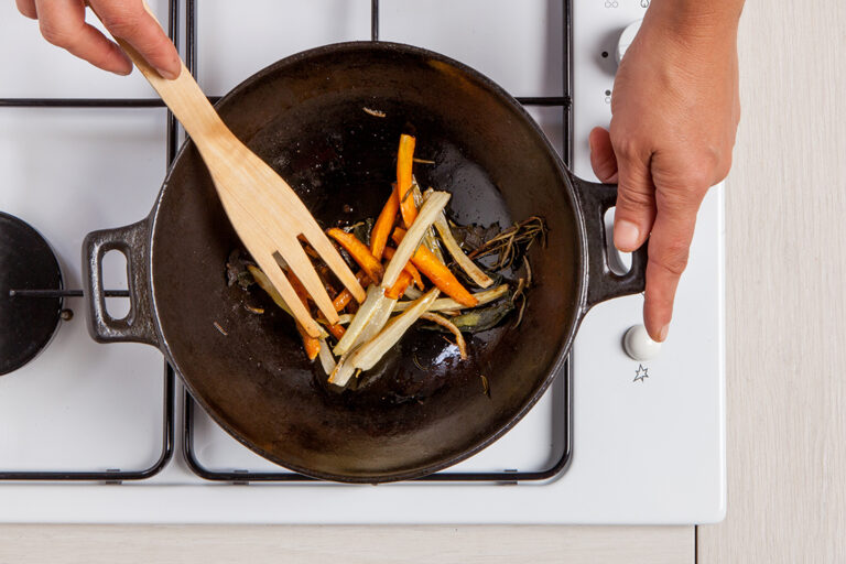  sofreír aparte la zanahoria y el apio