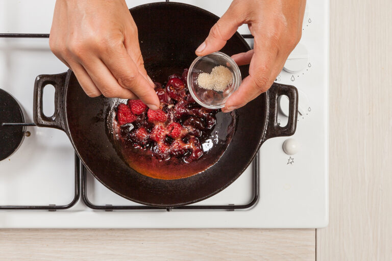 Espesa la compota de frutos rojos