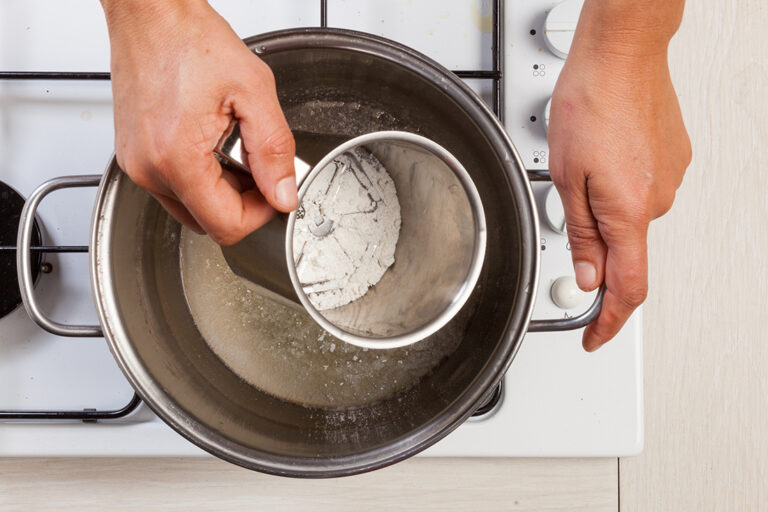 Evita los grumos en la salsa bechamel