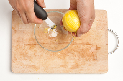 Dar al bizcocho un toque de limón