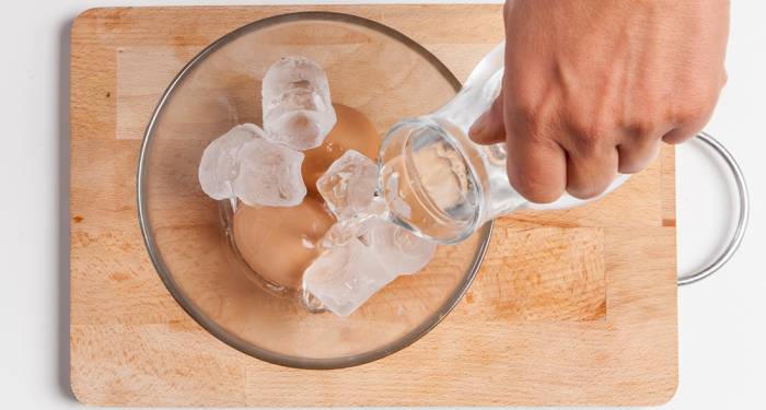 Pela fácilmente los huevos duros