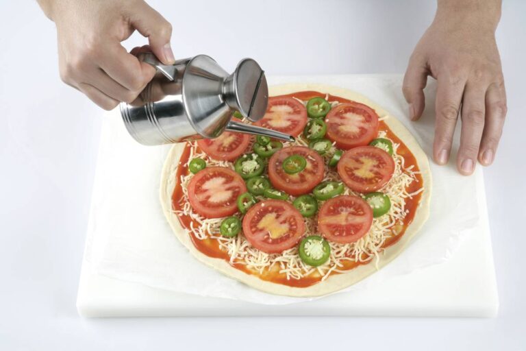 Si te gusta que la focaccia te quede bien crujiente, ten en cuenta que el momento del horneado es esencial.