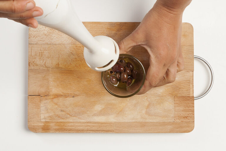 Prepara un paté de aceitunas