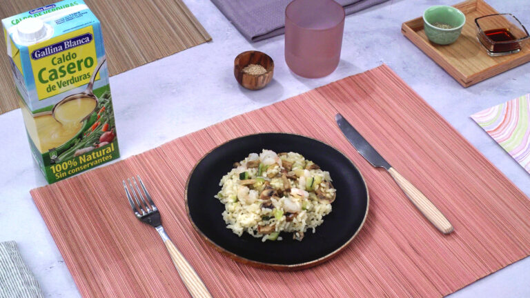 Arroz con verduras y gambas