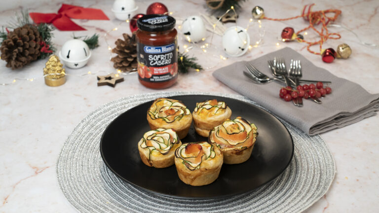 Flores de hojaldre de calabacín y salmón