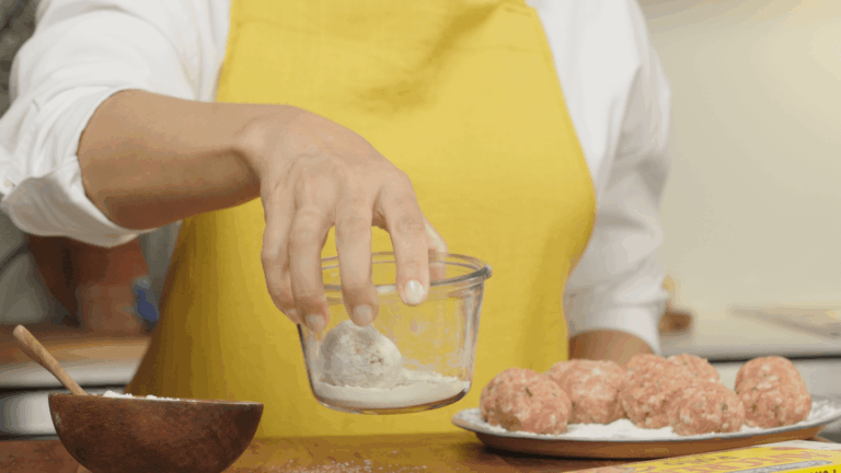 Te has aventurado a hacer albóndigas, ¿pero no consigues que te queden bien redonditas?