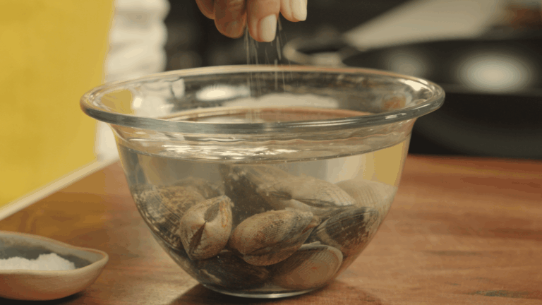 ¿te ha pasado alguna vez que cuando llegas a casa después de un día de playa aún tienes arena pegada en el cuerpo?