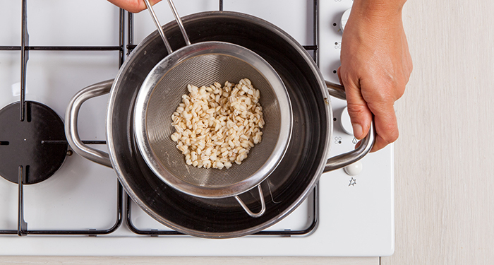 La cebada contiene gran cantidad de almidón, una de las fuentes de calorías más importantes en los vegetales.